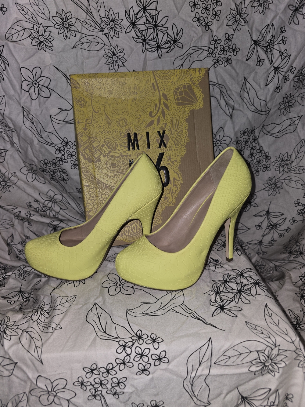 Mix No. 6 Women’s Yellow Platform Pump